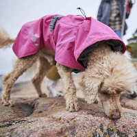 Hurtta Regenmantel Monsoon Coat 2 Hundemantel ECO Ruby-Pink 50