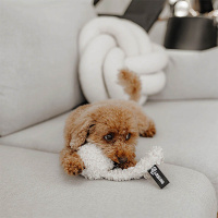 District 70 CHUCK kuscheliges Hundespielzeug mit Quietscher taupe braun L